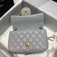 Description CC Flap Bag With CC Ball On Strap Grey For Women, Women’s Handbags, Shoulder And Crossbody Bags 7.8in/20cm AS1787 Rep 1:1 Measurements: 20 x 6 x 12 cm / 7.8 x 2.4 x 4.7 inches (Length x Width x Height) Grey Gold-toned hardware Adjustable chain shoulder strap Beautifully structured flap-over design Inside zipped pocket Includes box, dust bag. This product is of the best quality. Louis Vuitton Shirt, Chanel Flap Bag, Purple Bag, Luxury Products, Evening Clutch Bag, Grey And Gold, Chanel Handbags, Flap Bag, Tote Backpack