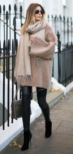 Leather Leggings Boots, Outfits With Scarves, 2016 Fashion Trends, Winter Knit Sweater, Cozy Winter Outfits, Popular Outfits, Street Style Chic, Winter Mode, Leather Dresses