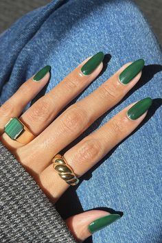 Emerald Green Nail Polish, St Patricks Day Nails, Dark Green Nails, Green Nail Art, Fall Nail Trends, Green Nail Designs, Nail Colors Winter, Green Nail Polish