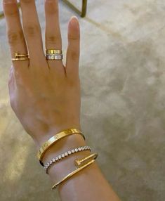 Stylish Jewelry Accessories, Gold Bracelets Stacked, Jewelry Accessories Earrings, The Shallows, Jewelry Instagram, Cartier Panthere, Instagram Accounts To Follow