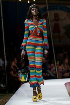 Colorful Clothing, Catty Noir, Knit Fashion, Couture Fashion, Passion For Fashion, Runway Fashion, Moschino, Editorial Fashion