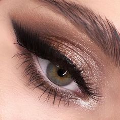 Instagram Magazine, Makeup Colorful, Makeup Tumblr, Dramatic Eye Makeup, Beauty Make-up, Colorful Eye Makeup, Makeup Guide, Professional Makeup Brushes, Eye Makeup Tips