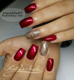 Christmas Nails 2023 Chrome, Simple Christmas And New Years Nails, December Nail Ideas 2023, Red Nails Gold Tips, Christmas Mani Pedi Combos, Christmas Nail Colors 2023, Simple Christmas Dip Nail Ideas, Nails With Accent Finger, Red Chrome Nails Christmas