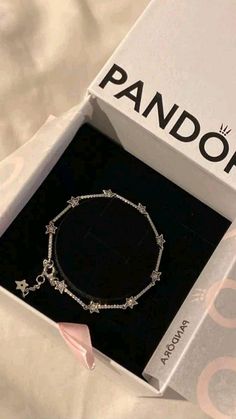 Pretty Silver Jewelry, Pandora Jewlery, Pandora Bracelet Charms Ideas, Birthday Ideas For Her, Jewelry Aesthetic, Wrist Jewelry