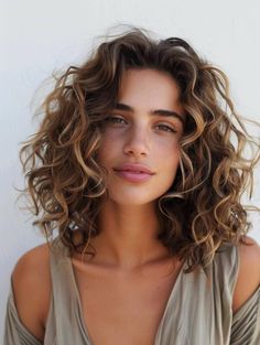 Top Medium Curly Hairstyles 2024 – Styling Tips & Trends French Curly Hairstyles, 2024 Curly Hair Trends, Shoulder Curly Hair, Long Curly Bob Haircut, Loose Bouncy Curls, Long Curly Bob, Medium Curly Haircuts, Curly Updos