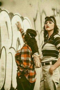 #Cholos #Cholas #Modelos #Tattoo #Sur #LowRiderBike #LowRiderGirl #LowRider #Gangster #Homies #LowBike Cholo Aesthetic, Chola Style Outfits, Chicana Makeup, Chica Chola, Gangsta Girl Style, Chola Girl, Chicano Love, Chola Style, Estilo Cholo