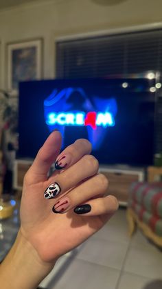 Scream
Ghost face 
Halloween 
Blood drip 
Bloody
Nails 
Inspo Nail Ideas Ghost Face, Scream Inspired Nails Short, Halloween Nails Short Ghost Face, Cool Halloween Nail Designs, Holloween Nails 2023, Short Dark Nails Acrylic, Halloween Nail Designs Scream, Ghostface Short Nails, Ghost Face Halloween Nails