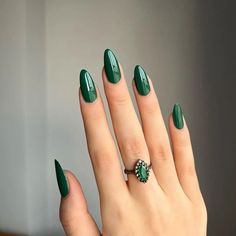 Solid Color Nails, Green Nail Designs, Green Nail Polish, Easy Nails, Green Nail, Stick On Nails, Nailed It, Prom Nails, Nail Art Hacks