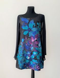 Vintage  OASIS floral tunic/dress Size UK 12 EU 38 US M Great condition  MEASUREMENTS The total length of the tunic/dress: is 84 cm 33.1inches Hips 100cm/39.4 inches Chest 92cm/36.2inches Sleeves length 63cm/24.8inches Blue Floral Print Long Sleeve Tunic, Fitted Floral Print Tunic, Black Floral Print Tunic Dress, Black Tunic Dress With Floral Print, Spring Floral Print Long Sleeve Tunic, Elegant Long Sleeve Printed Tunic, Fitted Long Sleeve Floral Print Tunic, Fitted Long Sleeve Tunic With Floral Print, Flare Sleeves