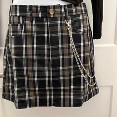 Super Cute Plaid Mini Skirt. Chain Is Removable. Front Pockets. Black Multi Plaid. (White, Yellow, Gray) Trendy Lined Mini Skirt By Forever 21, Trendy Forever 21 Mini Skirt, Edgy Forever 21 Mini Skirt, Trendy Forever 21 Skort, Trendy Lined Skort By Forever 21, Trendy Short Skirt From Forever 21, Trendy Short Skirt By Forever 21, Jean Skirt With Buttons, Skirt Chain