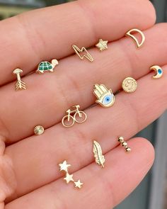 Classy Glasses, Body Massage Techniques, Skin Details, Anklet Designs, Diamond Earrings Design, Pretty Jewelry Necklaces, Gold Rings Fashion, Classy Jewelry