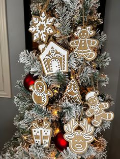 a decorated christmas tree with gingerbread cutouts