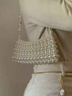 Small Business Ideas For Women Handmade, Tas Louis Vuitton, Pearl Bags, Hand Beaded Bag, White Goth, Sac Diy, Bag Embroidery, Gold Outfit, Pearls Diy