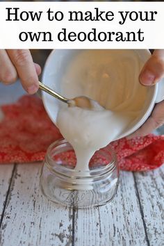 This coconut oil deodorant recipe includes just 3 easy ingredients - coconut oil, cornstarch or arrowroot powder, and baking soda. Plus, it really works! #vegan #natural #deodorant Antiperspirant Diy, Deodorant Diy, Make Your Own Deodorant, Spray Deodorant, Stick Diy