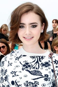 Lily Collins Short Hair Cuts For Teens, Haircut Styles For Girls, Lily Collins Hair, Cool Haircuts For Girls, Cute Bob Haircuts, Asymmetrical Bob Haircuts, New Short Haircuts, Haircuts Ideas, Fall Hair Cuts