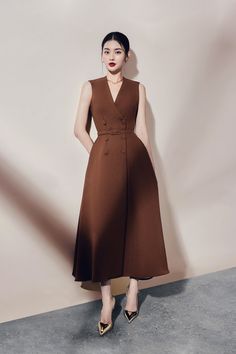 BASKLE Midi Dress With Belt Official Dresses, Work Tips, Gaun Fashion, Fabric Buttons, Dress With Belt, Modest Fashion Outfits, Looks Chic, Classy Dress, Elegant Outfit