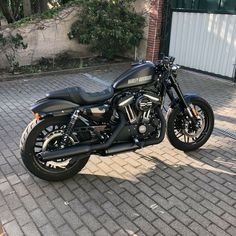 a black motorcycle parked in front of a building