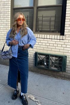 Maxi Jeans Skirt Outfit, Midi Jeans Skirt Outfit, Maxi Denim Skirt Outfit, Jean Skirt Outfits Summer, Style A Denim Skirt, Long Jean Skirt Outfits, Denim Maxi Skirt Outfit, Demin Skirt Outfit, Denim Midi Skirt Outfit