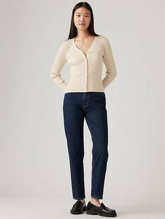 Moms have been coming through with iconic looks since day one, and their late-80s penchant for comfortable, high-waisted jeans is no exception. An elevated take on the timeless Mom jeans, these '80s Mom jeans are fitted with a high rise that's more relaxed through your thigh and calf and tapers at the ankle. A vintage-inspired fit updated with a flattering high waist Tapered leg for tailored style Front is slightly pitched forward, a vintage-inspired detail Mens Jeans Guide, 80s Mom, Levis Mom Jeans, Ribcage Jeans, Levis Outfit, Jean Mom, Iconic Looks, Late 80s, Jeans Mom