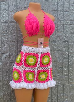 Bikini with beads Crochet Skirt Outfit, Crochet Shorts Pattern, Crochet Festival Top, Crochet Two Piece, Crochet Store, Crochet Outfits, Crochet Bathing Suits, Crochet Festival