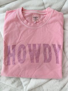 PINK RHINESTONE HOWDY TEE - Sunkissedcoconut Clothes Preppy, Luxury Paints, Rhinestone Tees, Fuzzy Pullover, Lounge Sweater, Candy Necklaces, Coffee Sweatshirt, Rainbow Sweater, Yellow Knit