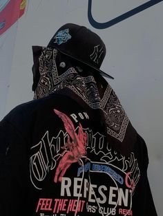 #aesthetic #lilbeekay Bandana Hat Combo, Baseball Fashion Outfit, Bandana Photoshoot Ideas, Isaiah Core, Bandana Outfit Aesthetic, Fitted Cap Outfit, Bandana Aesthetic, Bandana Cap, Y2k Outfits Men