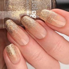 Bridal Nails Gold Glitter, Nail Gel Polish Design Gold Glitter, Glitter Classy Nails, Opaque Glitter Nails, Sparkling Nails Design, Nail Polish For Champagne Dress, Silver Nail Art Glitter, Pink Golden Nails, Nail Designs Gold Glitter