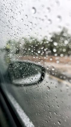 rain drops on the windshield of a car