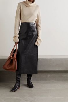 Classic Work Outfits, Turtleneck Fashion, Effortlessly Chic Outfits, Mary Kate, All The Way Up, Clothes Collection, Winter Looks, Minimal Fashion