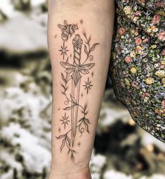 Lady Knight Tattoo, Fantasy Dagger Tattoo, Gamer Tattoo Ideas, Small Dagger Tattoo, Enchanted Forest Tattoo, Dark Academia Tattoo, Arcane Tattoo, Dnd Tattoo, Cottagecore Tattoo