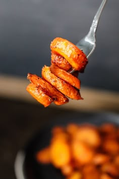 Making roasted carrots in the air fryer is the perfect easy side dish! These air fryer carrots come out tender and are done in less than 15 minutes! Carrots In The Air Fryer, Carrots Air Fryer, Air Fryer Roasted Carrots, Air Fryer Carrots, Air Fryer Veggies, Air Fryer Vegetables, Air Fryer Recipes Snacks, New Air Fryer Recipes, Air Fryer Recipes Vegetarian