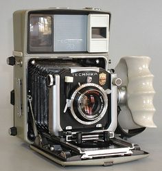 an old fashioned camera sitting on top of a table