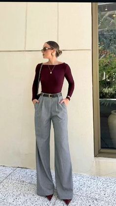 Explore timeless elegance with female old money fashion for the office. Discover styles that combine sophistication and professionalism. Outfits With Trousers Classy, Light Summer Fall Outfits, Mid 20s Fashion Outfits, Realtor Fits, Corporate Fits, Adrette Outfits, Wide Legged Pants, Fest Outfits, Stylish Work Attire