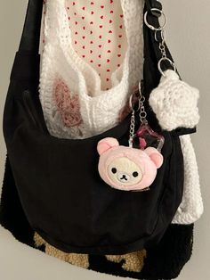 Baggu Bag Aesthetic, Baggu Crescent Bag Aesthetic, Black Bag Aesthetic, Korilakkuma Plushie, Mochila Kpop, Pretty Tote Bags, Baggu Bags, Inside My Bag, Love Store