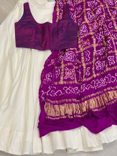 Purple Lehenga Choli, Chania Choli, Chaniya Choli Designs, Purple Lehenga, Bandhani Dress, Lehenga Choli Wedding, Indian Outfits Lehenga, Lehnga Dress