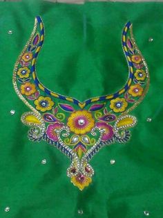 South Indian Blouse Designs, Mirror Work Blouse, Maggam Work Designs, Best Blouse Designs, Aari Blouse, Saree Blouse Neck Designs, Maggam Works, Wedding Blouse Designs, Sari Blouse Designs