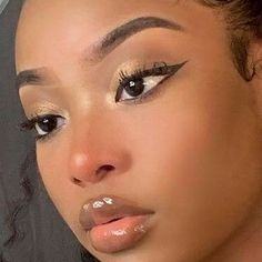 Neutral Dark Skin Makeup, Makeup Looks For Brown Women, Simple Make Up Looks Natural Black Woman, Simple Prom Makeup Looks, No Make Up Make Up Look Black Women, Makeup Styles Natural, Y2k Make Up, Makeup On Dark Skin Women, 90s Makeup Looks Black Women