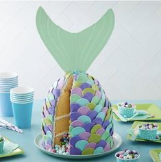 there is a cake that has been decorated like a mermaid's tail on the table