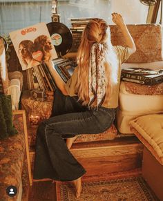 70s Hair Scarf, Hippie Senior Pictures, Karen Sirko, Flared Jeans 70s, Cafe Design Inspiration, 23 Style