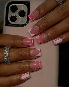 Short French Tip Freestyle, Shorts Nails Black Women, What To Wear To A Dentist Appointment, Shorties Inspo Nails, Hot Pink Nails Black Women, Braider Set Nails Ideas Short, Cute Short French Tip Nails With Design, Pink Shorties Nails Square, Short Nail Styles Black Women