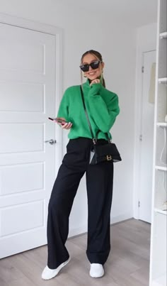 Casual Bar Outfits, Outfit Trabajo, Casual Sport Outfit, Wide Leg Pants Outfit, Cosy Outfit, Outfit Inspo Winter, Mommy Outfits, Leg Pants Outfit