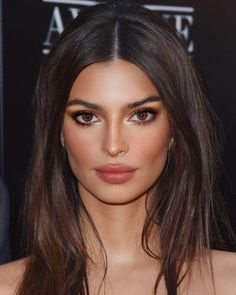 Emily Ratajkowski Makeup, Smokey Eyeshadow Looks, Best Makeup Brands, Natural Glam Makeup, Beauty Make-up, Glam Makeup Look, Makijaż Smokey Eye, Braut Make-up, Natural Glam