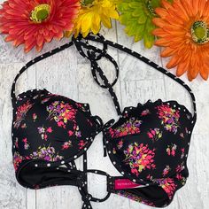 New Victoria Secret Bikini Top Size 34b Super Cute Check Out My Listing For More Nice Clothing Accessories Will Bundle Black Underwire Swimwear For Spring, Nice Clothing, Triangle Swimsuit, Victoria Secret Swim, Victoria's Secret Pink, Victoria Secret, Fashion Ideas, Pink Black, Secret Pink