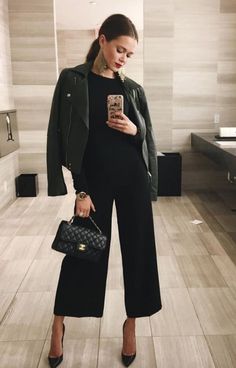 78b9cab19959e4af8ff46156ee460c74 All Black Outfits For Women, Chanel Outfit, Chique Outfits, Bag Chanel, Leather Jacket Outfits, Jumpsuit Outfit, Outfits Fall, All Black Outfit, Black Women Fashion