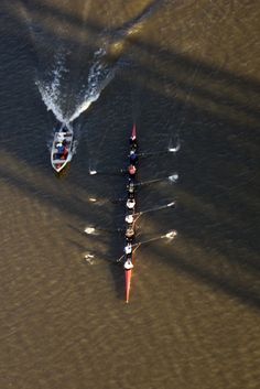 two boats are in the water near one another