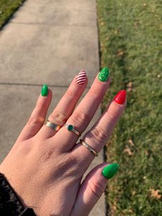 Red and green Christmas nails. Candy cane red and white striped nail design. Green glitter nail design. Christmas Nail Colors Dip, Gel Dip Nails, Christmas Nails Dip, Christmas Nail Inspo, Christmas Nail Colors, Candy Cane Nails, Hand Style