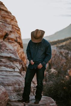 Mens Country Style, Tan Cowboy Hat, Western Chic Fashion, Mens Western Style, Ranch Riding, Mens Western Wear