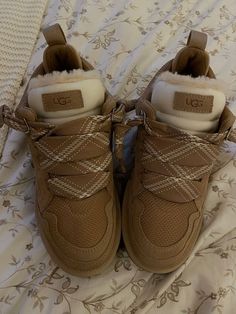 Christmas And Birthday Wishlist, Lowmel Sneakers Uggs, Ugh Lowmel Sneaker, Uggs Trainers, Uggs Sneakers Outfit, Lowmel Sneaker Outfit, Ugg Sneakers Outfit, Ugh Sneakers, Winter Shoes Aesthetic