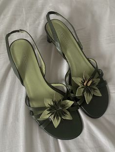 Outfits Runway, Heels Aesthetic, Green Sage, Floral Heels, Funky Shoes, Green Heels, Heels Outfits