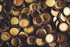 many bottle caps are stacked on top of each other